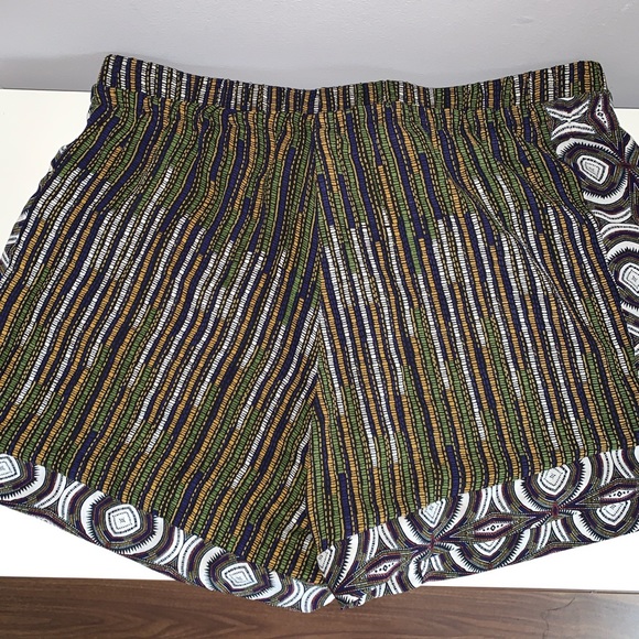 Shorts - Picture 3 of 3